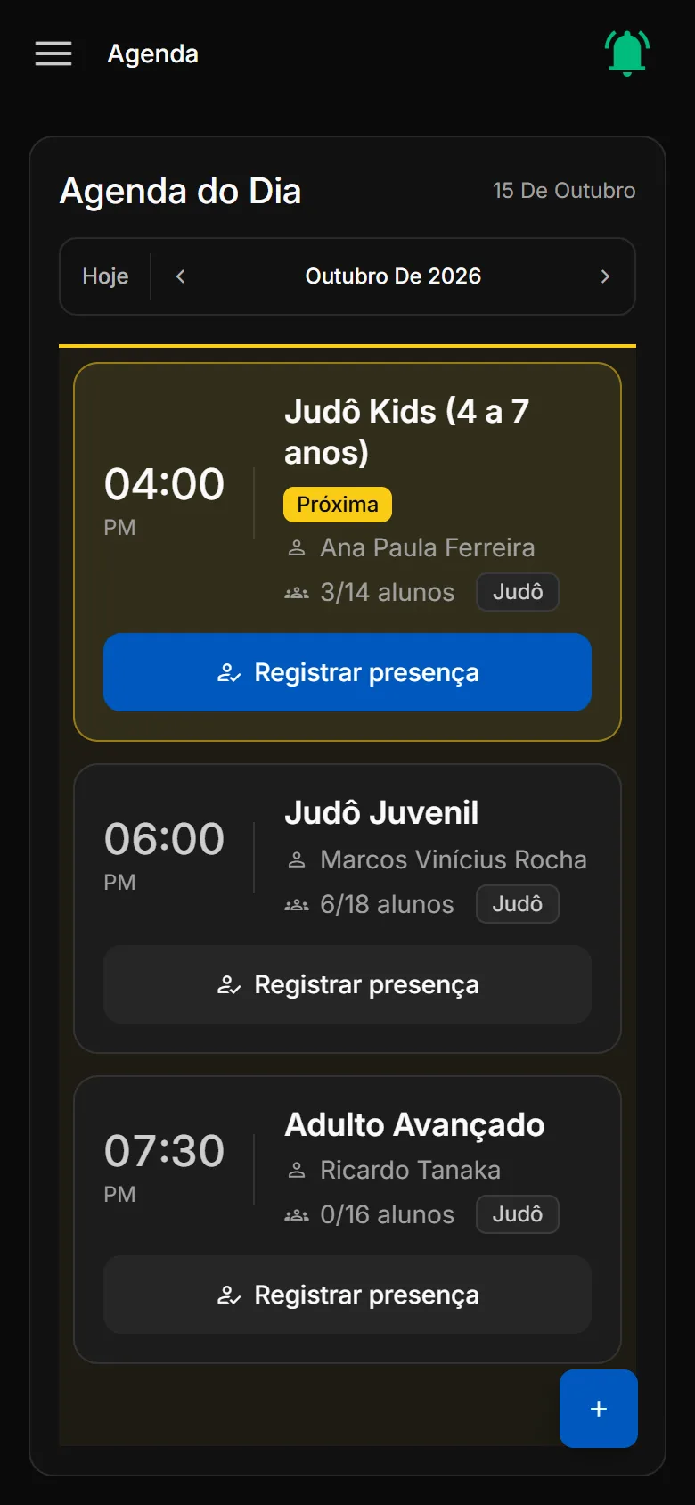 Agenda no celular, no modo Dia, com a lista de aulas e o botão para registrar presença.