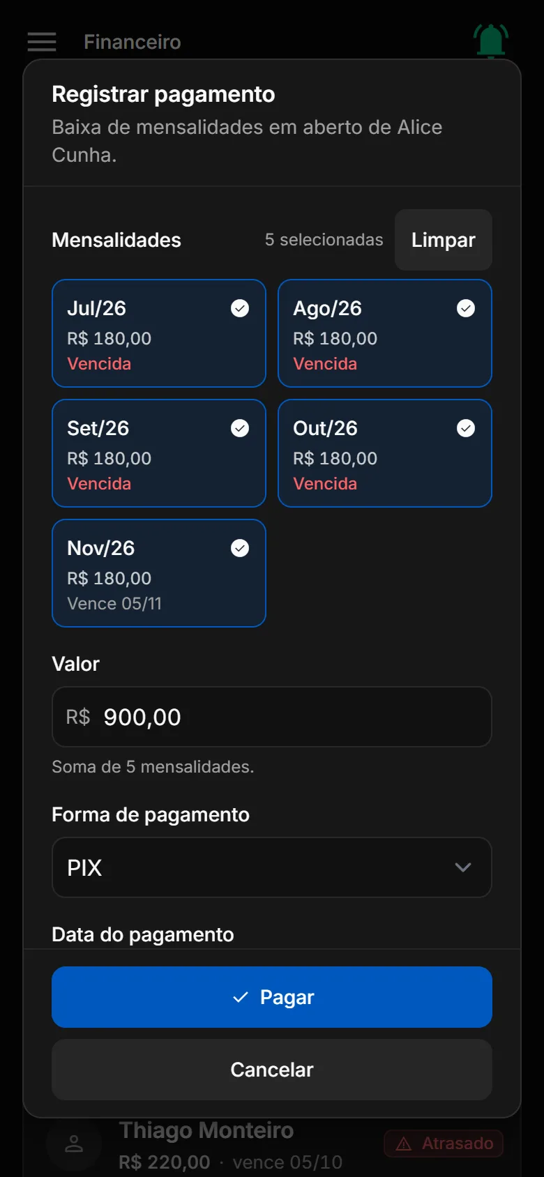 Janela de registro de pagamento com mensalidades selecionadas, valor e forma de pagamento.