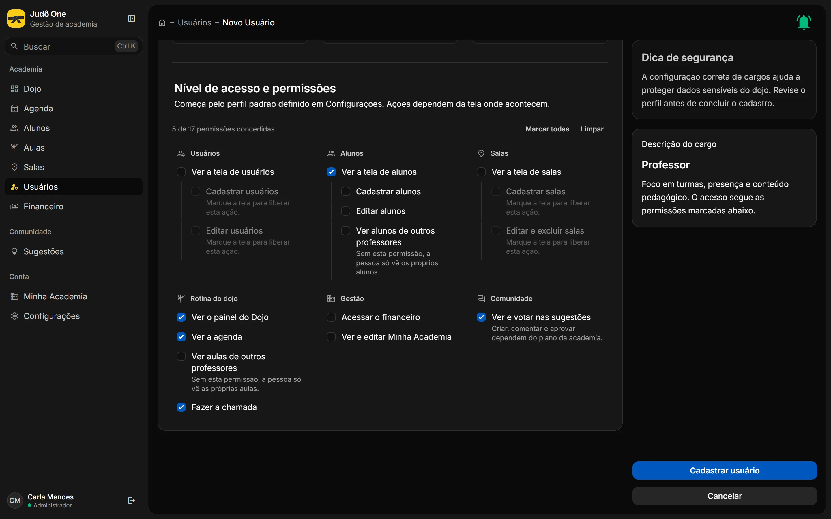 Cadastro de usuário com o bloco Nível de acesso e permissões aberto, mostrando as telas e ações marcadas.